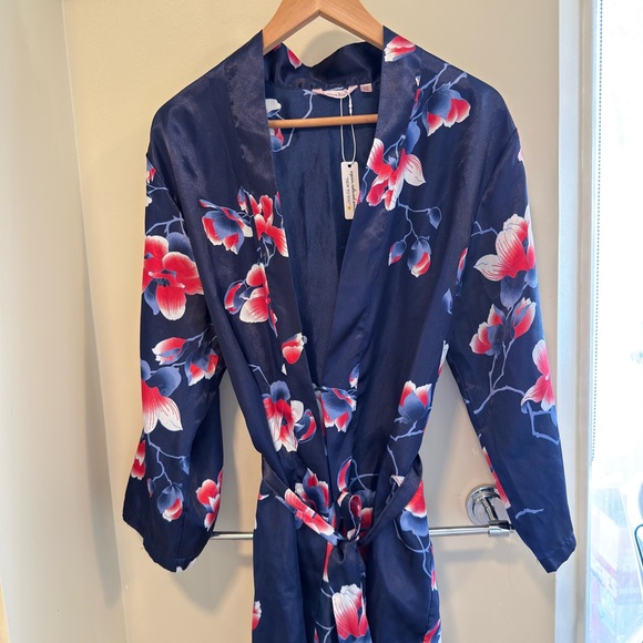 La Vie En Rose Other - La Vie En Rose Navy Satin Kimono Robe with Red & Pink Floral Accents